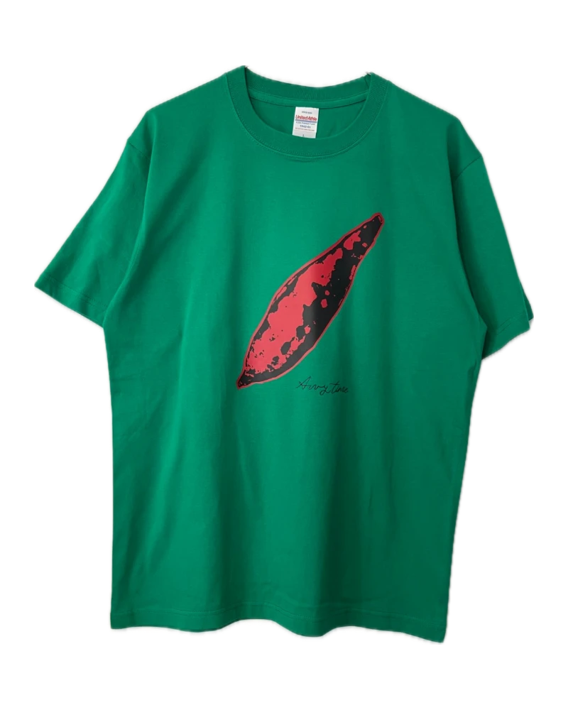 緑のTシャツ。胸に大きな焼きいものプリント